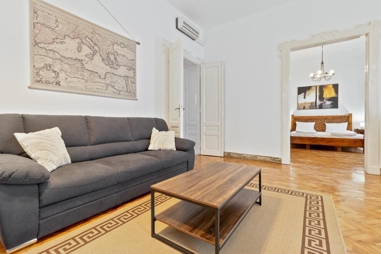 Roman Flat Oradea Exterior photo